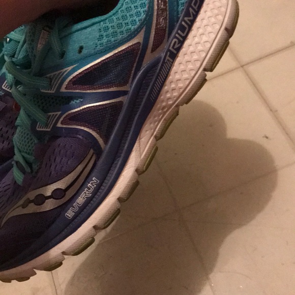 Running shoes - Picture 3 of 4